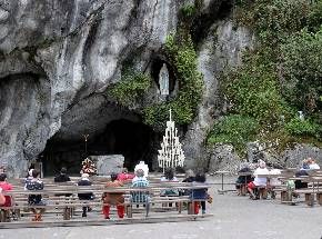 Grotta di Massabielle a Bernadette Soubirous